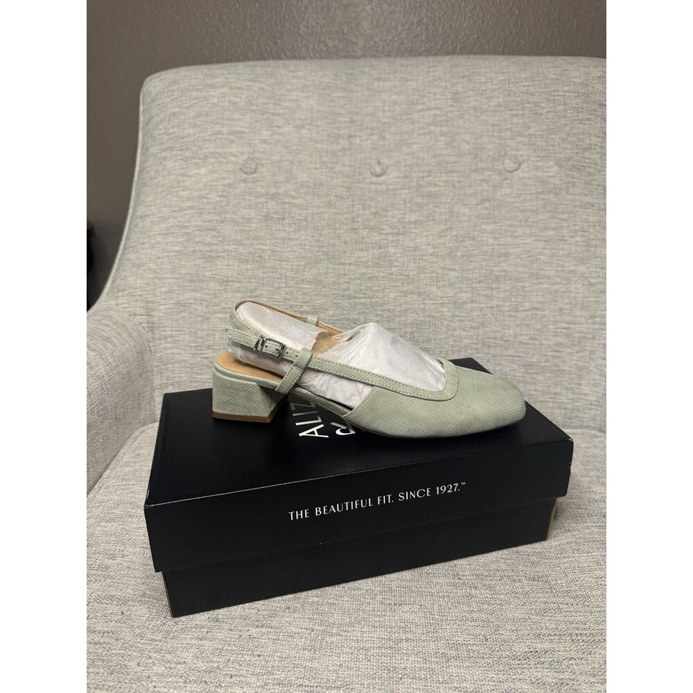 Naturalizer Harper Slingback Heels – Pistachio (Wide Width) – Size 6.5
